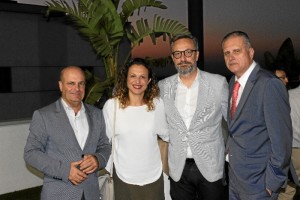 El director de HBN, Ramón Fernández Beviá, estuvo presente en el acto. En la imagen, con María José Pulido, Manuel Gómez y Gil Piña. 