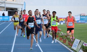 Saúl Ordóñez, en el momento de ganar la prueba de los 800 metros. / Foto: Laura Cebrino.