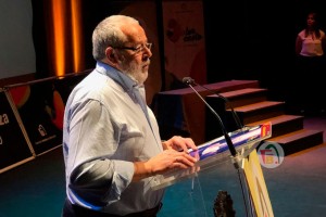 Javier Rodríguez Walls se dirige a los presentes en la Gala tras recibir el premio 'Nicolás Herves', a la dedicación al baloncesto.