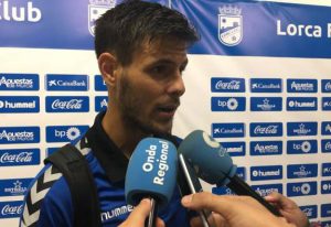 Carlos Martínez, un delantero conocido por Salmerón, llega al Recre. / Foto: www.recreativohuelva.com.