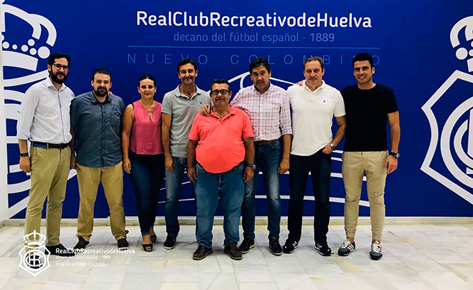 El recreativismo rinde tributo a Cheche, un empleado modélico en la entidad que dice adiós a la misma. / Foto: @recreoficial.