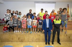 La Jefatura de la Policía Local de Huelva abre sus puertas a los participantes en los diferentes campamentos de verano que se llevan a cabo en la capital.