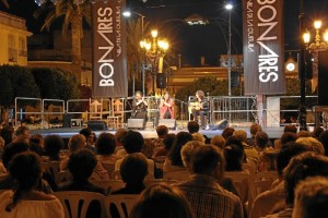 La actuación de Rafael Amargo congregó a un numeroso público en la Plaza España el pasado domingo.