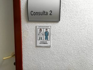 El trabajo galardonado lleva como título ‘Proyecto de señalización mediante pictogramas del centro de salud de Ayamonte’.