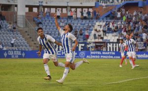 Ganar en Talavera para acercarse a la zona de promoción de ascenso, el objetivo del Decano este domingo. / Foto: Pablo Sayago.