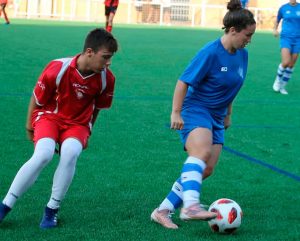 El primer partido del Sporting en la pretemporada ante un equipo masculino se saldó con empate. / Foto: @sportinghuelva.