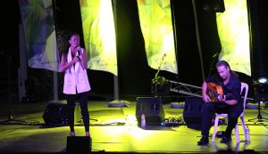 Rocío Ojuelo, durante su actuación en el espectáculo 'Embárcate con el flamenco', que siguió a la presentación de las tripulaciones.