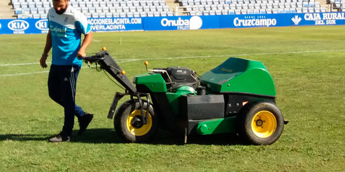 Es intención del club mejorar el estado del césped del Nuevo Colombino. / Foto: www.recreativohuelva.com.