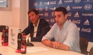 Antonio Núñez, junto al presidente del Recre, Manolo Zambrano, en la despedida del jugador. / Foto: @recreoficial.