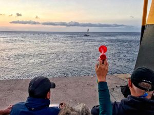 A las 07:46 hora canaria el oficial principal de regata hizo sonar la bocina marcando así el paso del Sirius VI por línea de llegada.