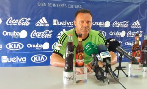 José María Salmerón, durante la rueda de prensa en la Ciudad Deportiva del Decano, en la previa al partido con el UCAM Murcia. / Foto: @recreoficial.