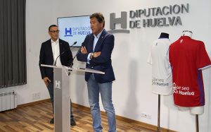 El presidente de la Diputación, Ignacio Caraballo, y el del Recre, Manuel Zambrano en el acto de este miércoles.