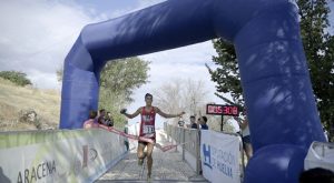 Sebastián Gómez, en el momento de llegar a la meta. / Foto: Mario Guerra.