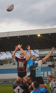 El estadio Iberoamericano 'Emilio Martín' vivió un partido histórico entre los dos equipos onubenses.