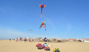 Las cometas llenaron de color el cielo de Punta Umbría.