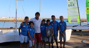 Equipo de regatas del CDNPU en la prueba en Puerto Sherry.