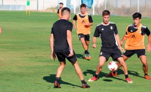 Fernando Llorente, jugador del Recre, también habló ante los medios tras el entrenamiento. / Foto: @recreoficial.