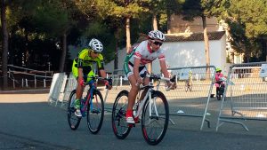 Un momento de la prueba ciclista que tuvo lugar en Hinojos.