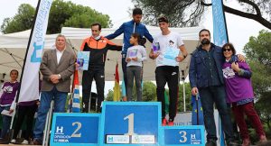 Podio masculino del XXXII Cross 'Pinares de Cartaya'.