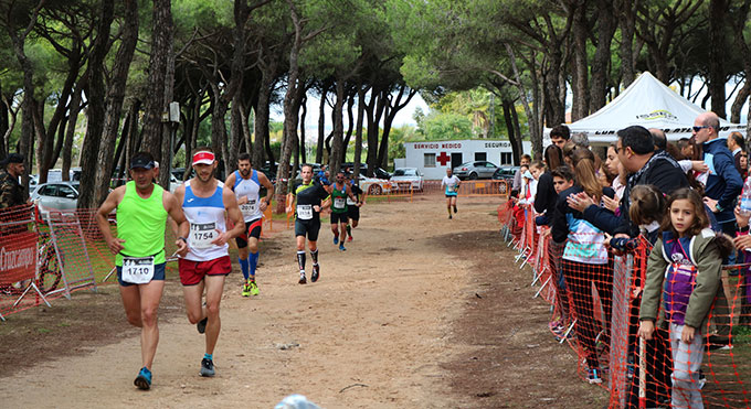 Cerca de un millar de corredores participaron en la prueba disputada en la Pradera de San Isidro.