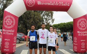 Podio masculino de la prueba atlética.