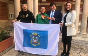 Un momento de la recepción en el Ayuntamiento de Huelva al boxeador onubense Daniel Montes.