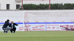 Primer partido de Pascual García -izquierda- en el banquillo de La Palma tras la salida de Aurelio Santos. / Foto: David Limón.