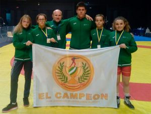 Componentes del Club de Lucha El Campeón de Cartaya en el Torneo 'Los Volcanes' en Francia. / Foto: @luchaelcampeon.