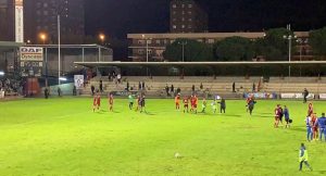 Los jugadores del Recre celebran su triunfo en Talavera. Foto: @KrypteiaCapital.