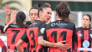 Las jugadoras del Sporting celebran uno de los goles anotados. / Foto: www.lfp.es.