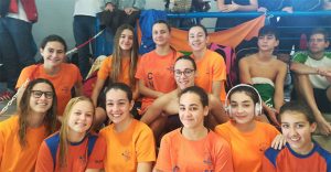 Componentes del equipo femenino del CN Huelva en el Campeonato en Lucena (Córdoba).