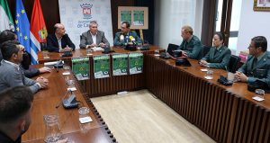 Un momento de la presentación del torneo benéfico organizado por la Guardia Civil y que se disputará el domingo en Cartaya.