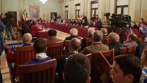 Aspecto del Salón de Plenos del Ayuntamiento de Huelva en la jornada de este jueves. / Foto: G. J. G.