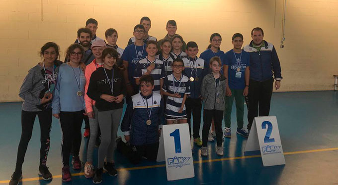 Componentes del Recre IES La Orden en la primera prueba del Circuito Provincial de de Bádminton.