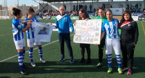 En los prolegómenos el técnico local, Antonio Toledo, fue homenajeado por sus 400 partidos en la élite. / Foto: www.lfp.es.