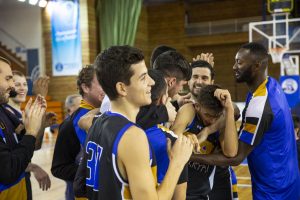 Alegría de los jugadores del CDB Enrique Benítez tras ganar el domingo al DKV San Fernando. / Foto: @CDB_EBenitez.