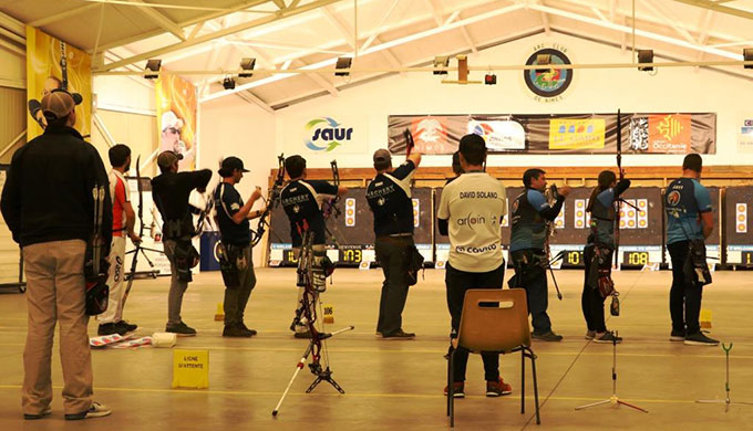 Los arqueros onubenses entrenando, junto al equipo americano de arco compuesto.