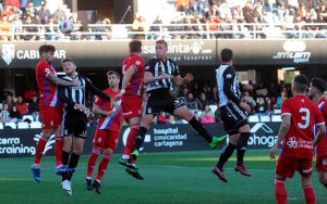 El Recre mantuvo durante todo el partido un buen tono defensivo. / Foto: La Opinión de Murcia/Felipe García Pagán.