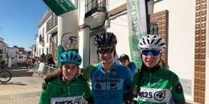 Rocío Espada, en el centro, junto a Adriana Reis Gomes y Beatris Raimundo Martins, podio femenino.