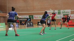 Un momento del partido de dobles femenino, resuelto con victoria de Nerea Ivorra y Haideé Ojeda.