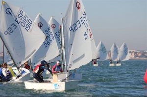 Exigente compromiso en Almería para los deportistas de la Escuela de Vela del CDNPU.