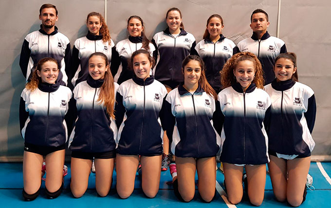 Componentes de la selección onubense Cadete femenina en el torneo en Tomares.