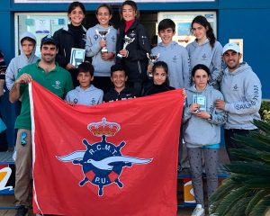 Componentes del Real Club Marítimo y Tenis de Punta Umbría en la prueba que tuvo lugar en Isla Canela.