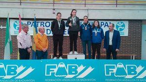 Carolina Vallejo en el podio individual femenino Sub 15 con la medalla de bronce.