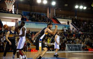 Sangre, sudor y lágrimas... pero de alegría tras el triunfo ante el CB Marbella.