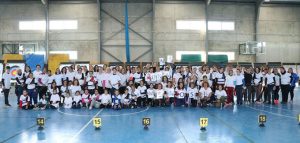 Foto de familia de las 102 participantes en el torneo celebrado en San Juan del Puerto.