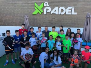 Los ganadores de la segunda prueba del Circuito Provincial de Menores de Pádel en Lepe.