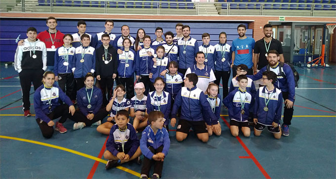 Representantes del Recre IES La Orden en el Circuito Provincial de Bádminton celebrado en Isla Cristina.