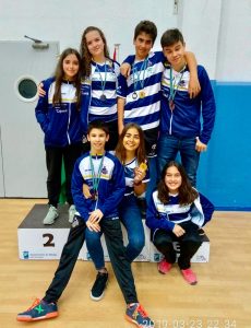 Componentes del Recre IES La Orden, con sus medallas.