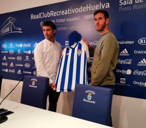 Óscar Carazo -izquierda-, director deportivo del Recre, junto a Carlos Fernández. / Foto: @recreoficial.